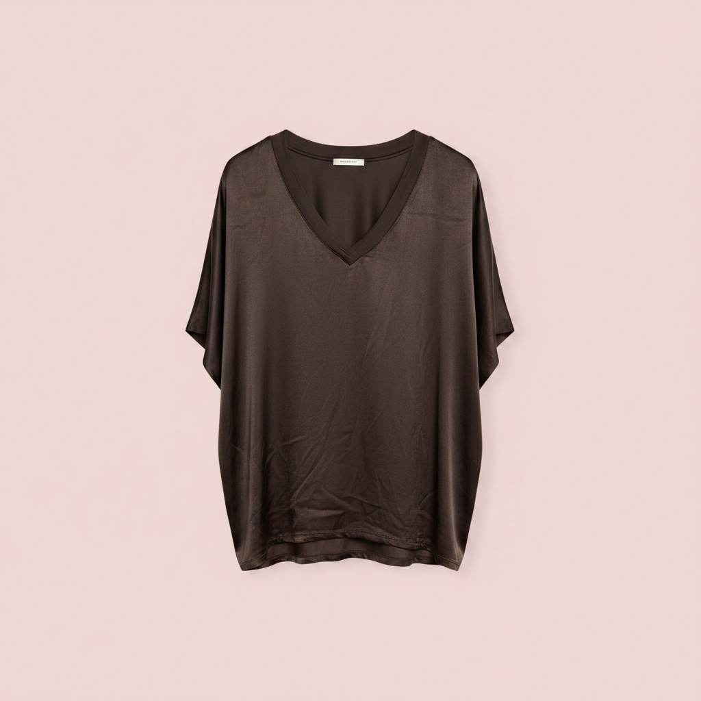 Blusa marrón chocolate producto solo fondo rosa