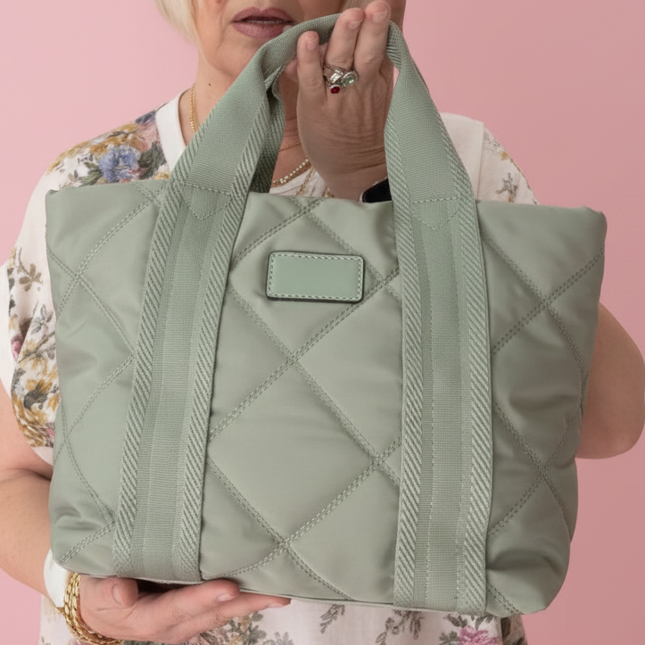 Bolso Sage plano cercano sin cara