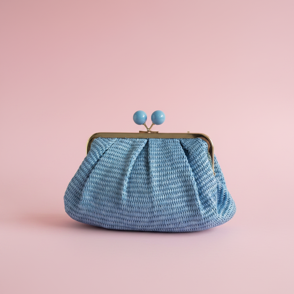 Clutch Vintage Azul fondo rosa