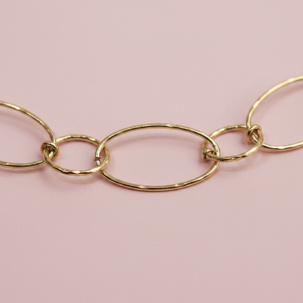 Collar cadena dorada detalle