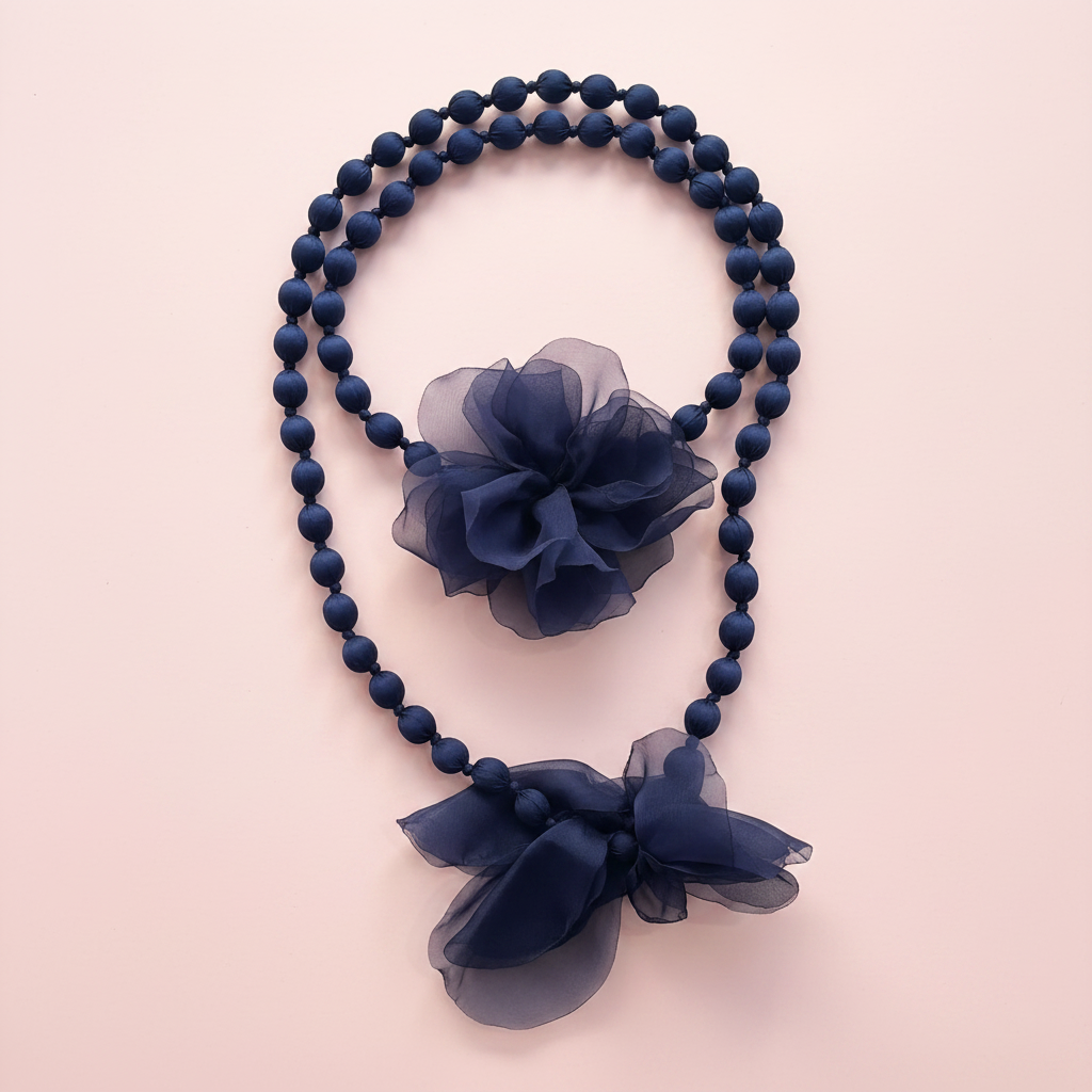 Collar Camelia Azul Marino