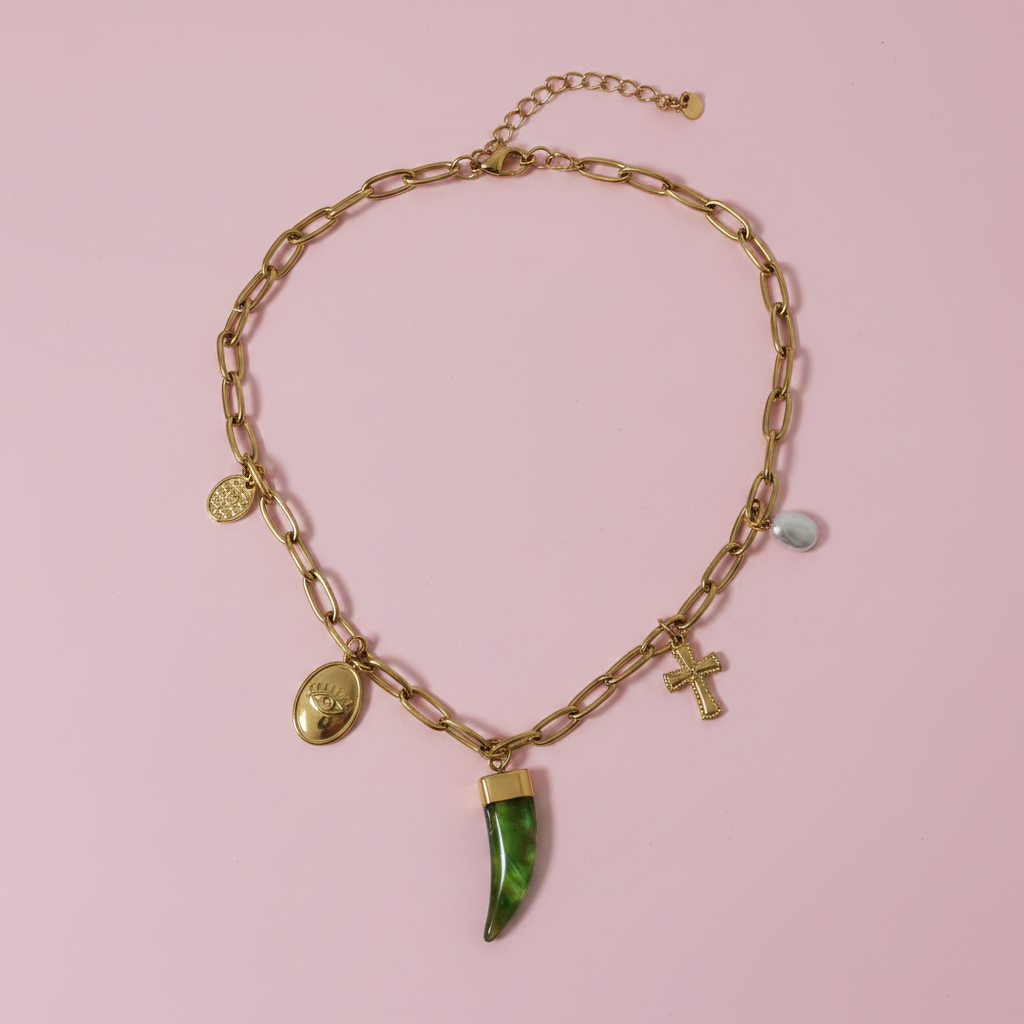 Collar charms amuleto verde