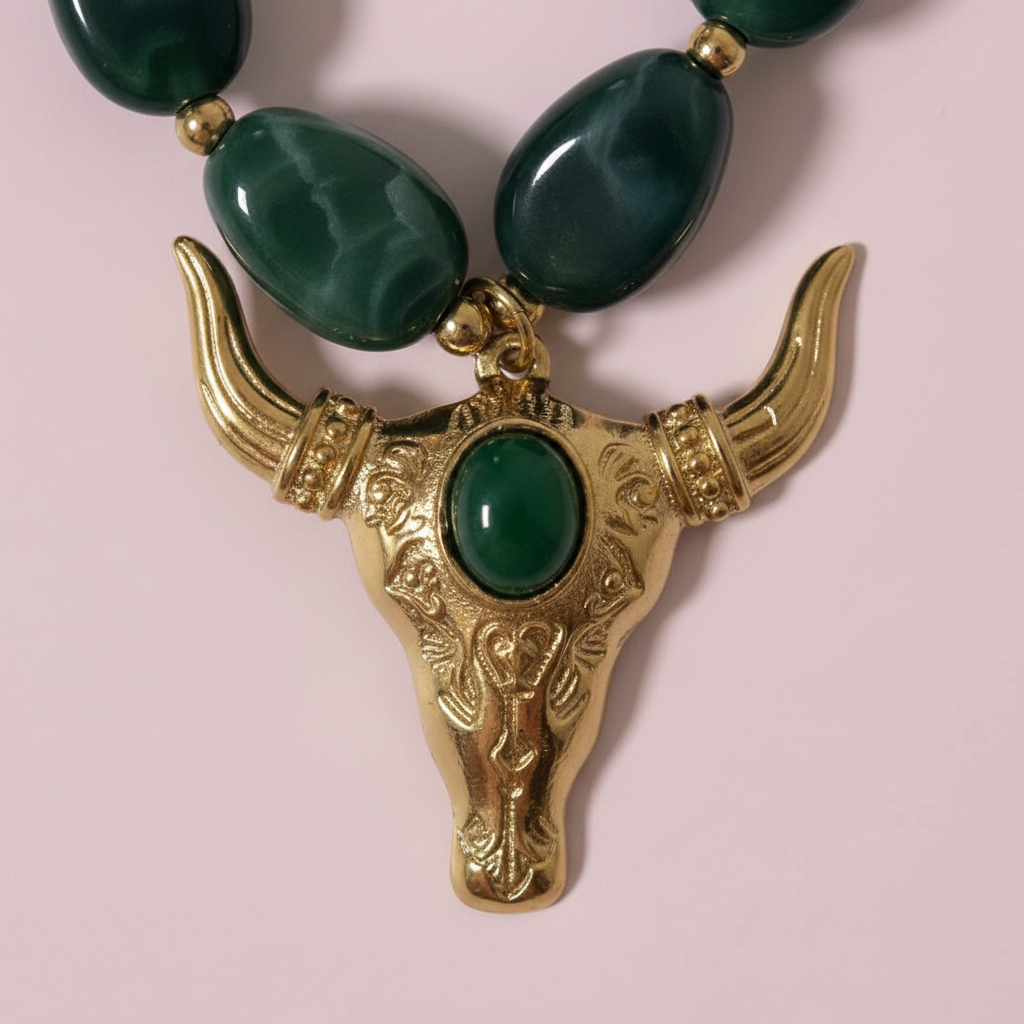 Collar jade toro detalle