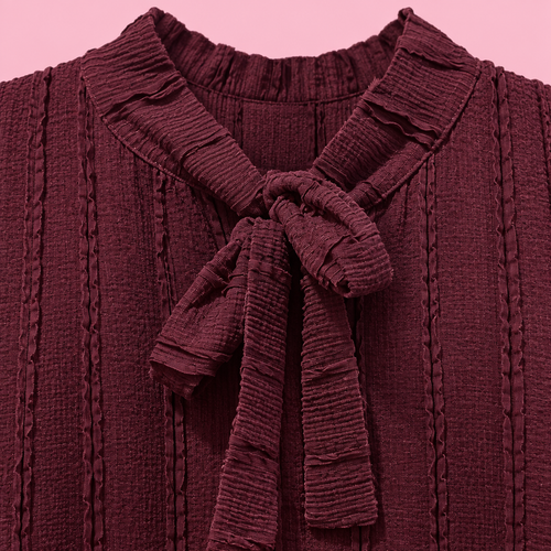 Detalle de la textura y el lazo de la Blusa Sofía