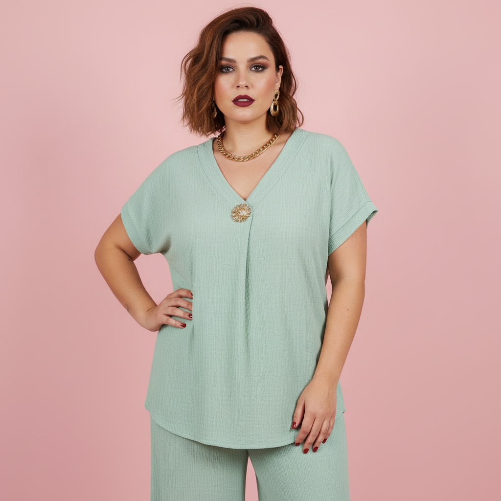 Modelo fondo rosa conjunto verde menta completo