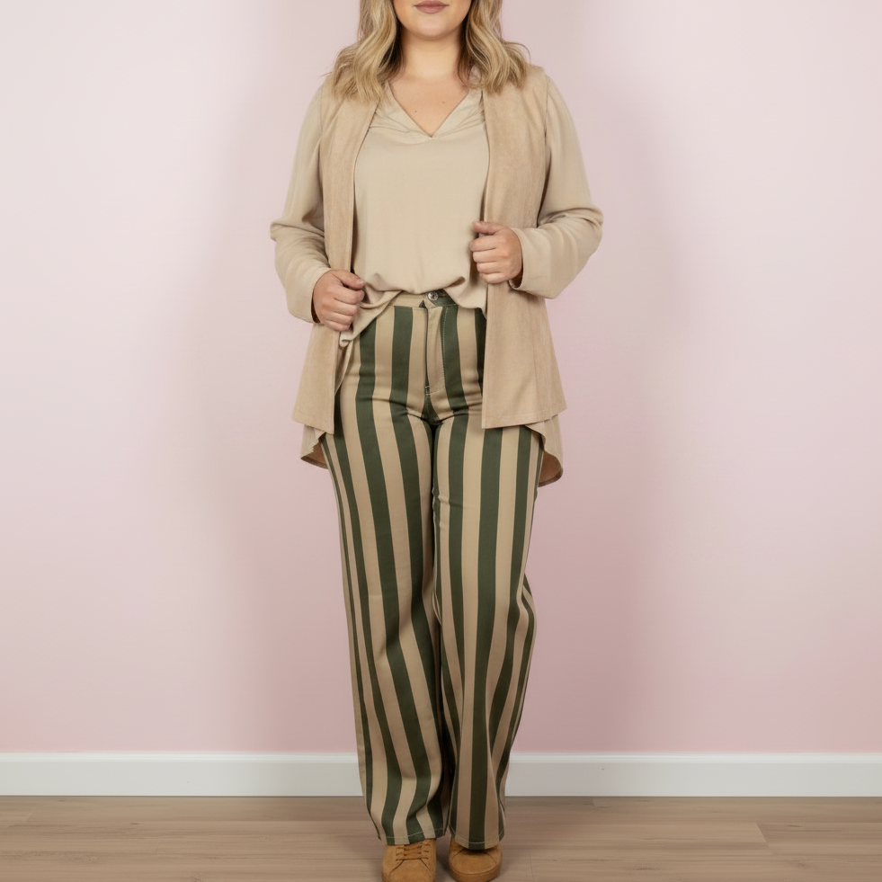 Paqui Casera blusa beige chaleco antelina beige