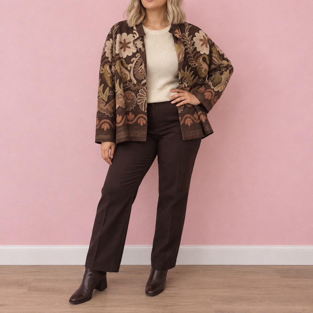 Paqui lleva la Chaqueta Dalia estampada floral en un look de otoño