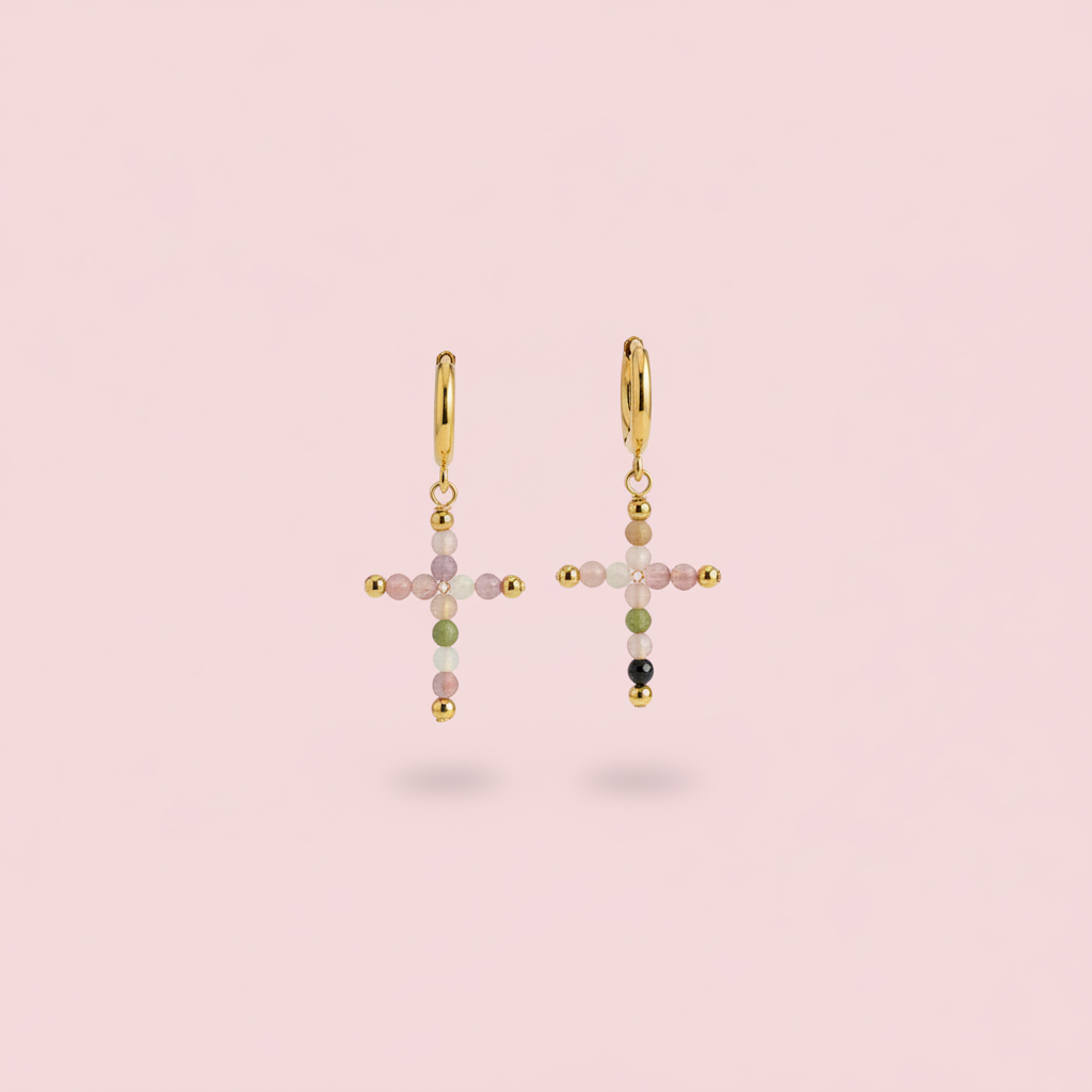 Pendientes cruz beads - fondo rosa