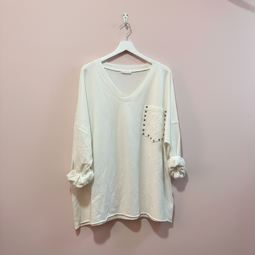 Top Blanco Roto con Bolsillo Tachuelas