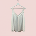 Top Élite blanco percha blanca