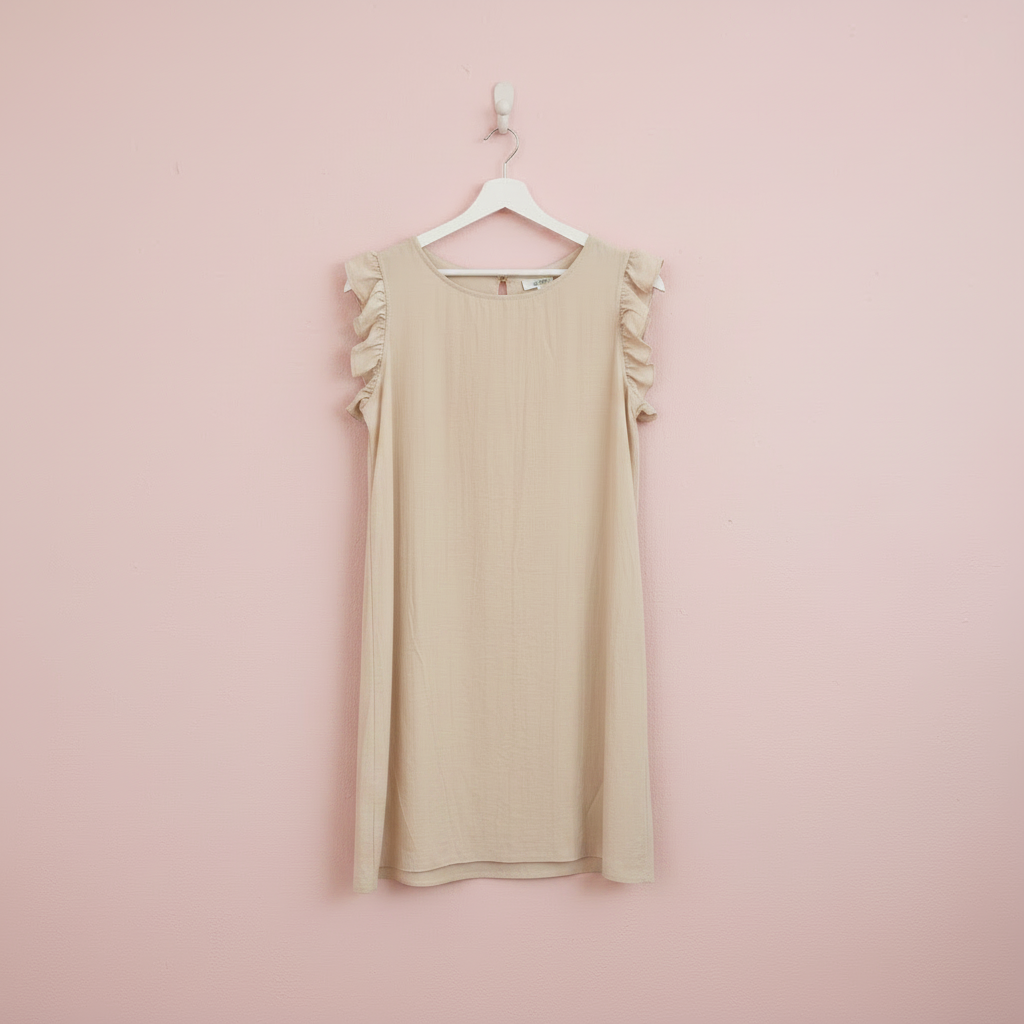 Vestido beige marfil fondo rosa