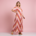 Vestido Zigzag - Modelo Paqui fondo rosa